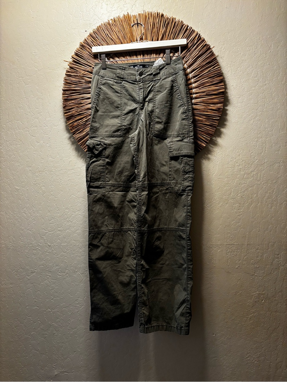 Hollister Olive Utility Cargo Pants - Picture 2 of 4